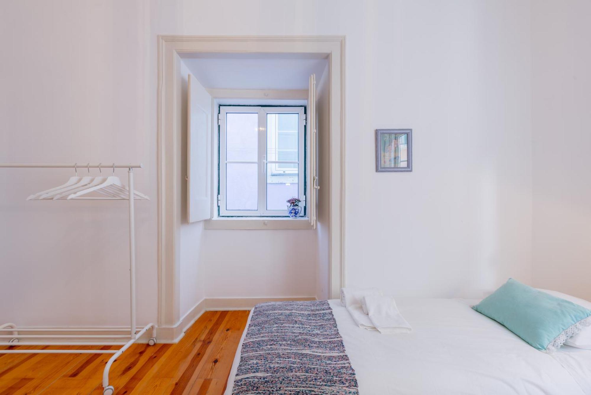 Spacious, Bright And Sunny Apartment, By Timecooler Lissabon Buitenkant foto