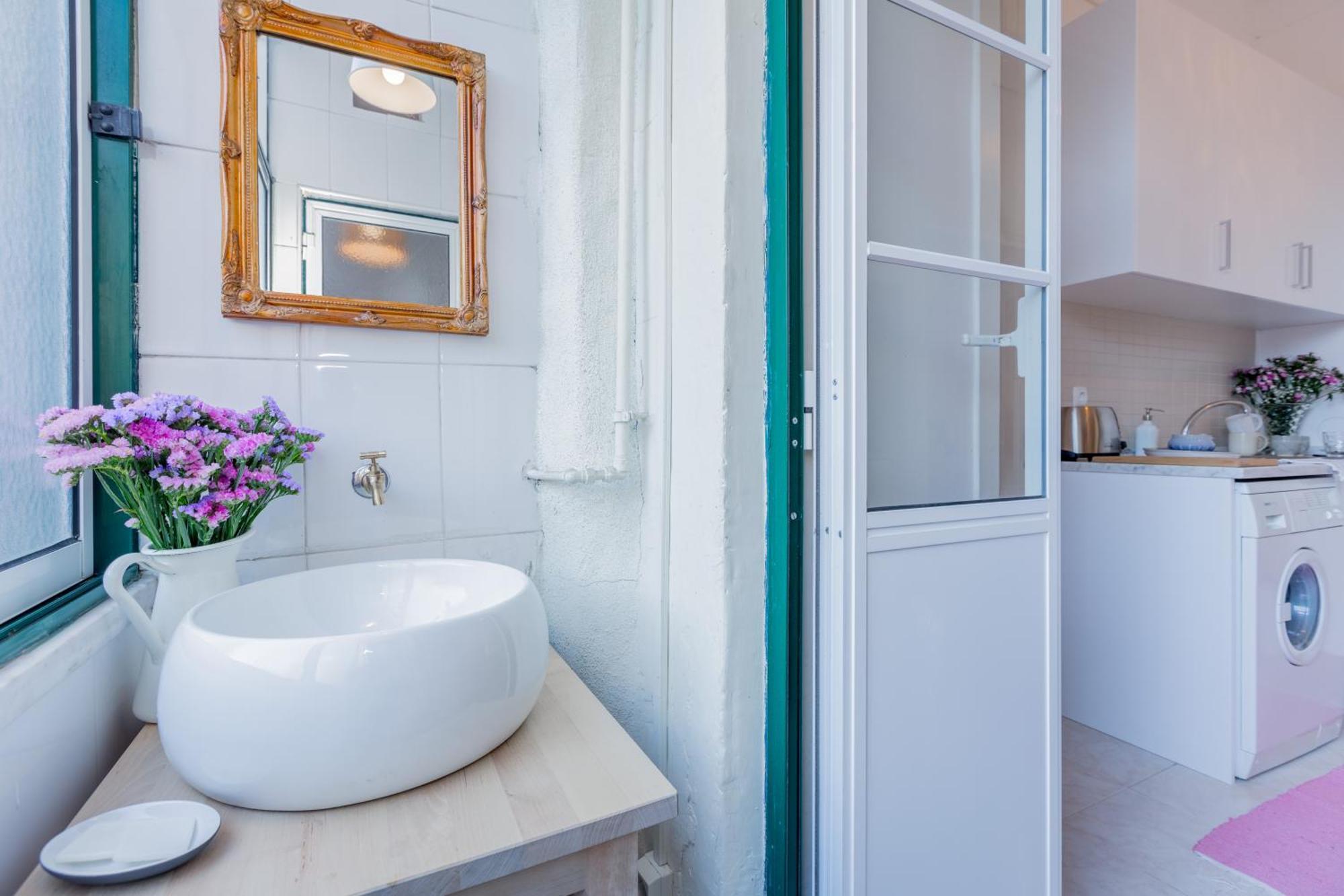 Spacious, Bright And Sunny Apartment, By Timecooler Lissabon Buitenkant foto
